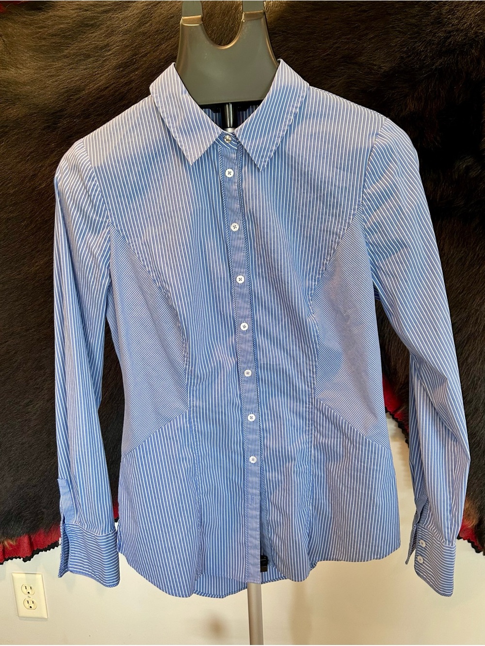 WHBM Women's Blue Pinstripe Button-Down Shirt Sz 10